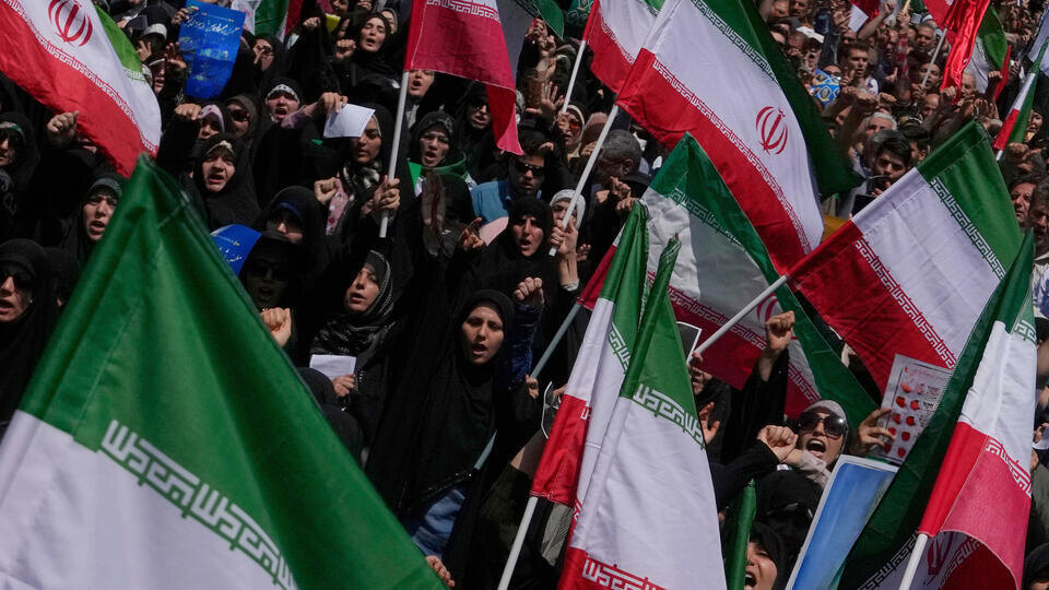     Более 100 тысяч человек вышли на акции протеста в Иране Vahid Salemi/AP/TASS