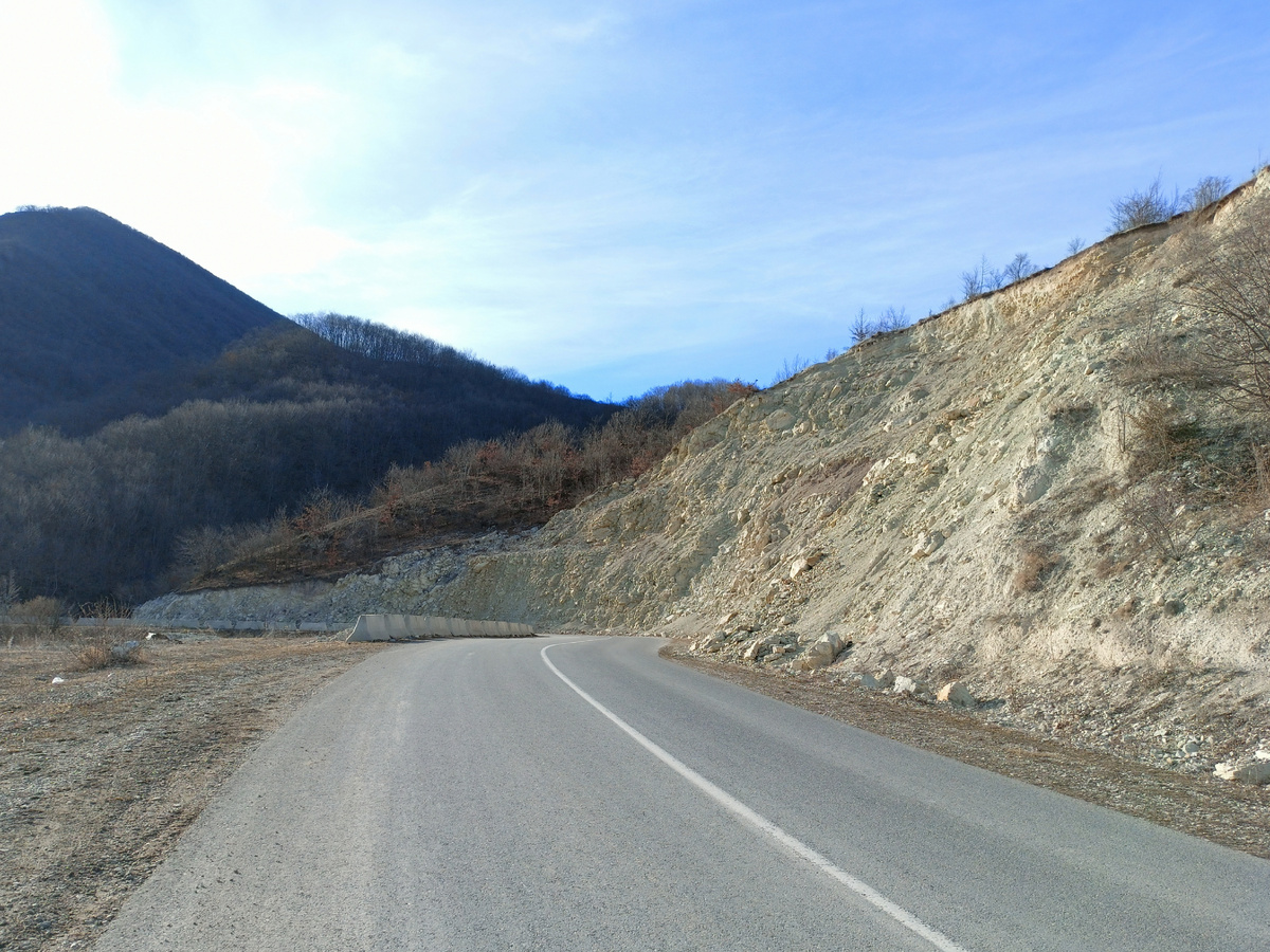 Фото автора: дорога в горах (Дагестан, январь 2024)