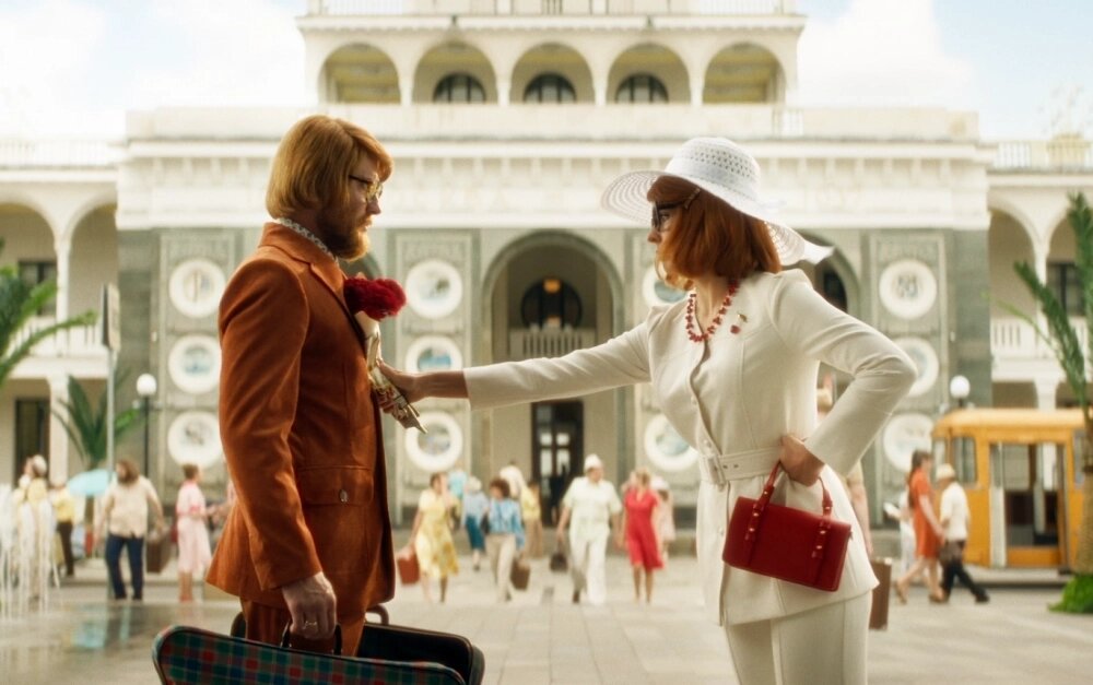    Павел Прилучный и Елизавета Моряк в фильме «Простоквашино», 2025 г. Кадр видео