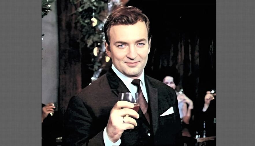 В молодости Державин был красавцем, легко разбивал девичьи сердца