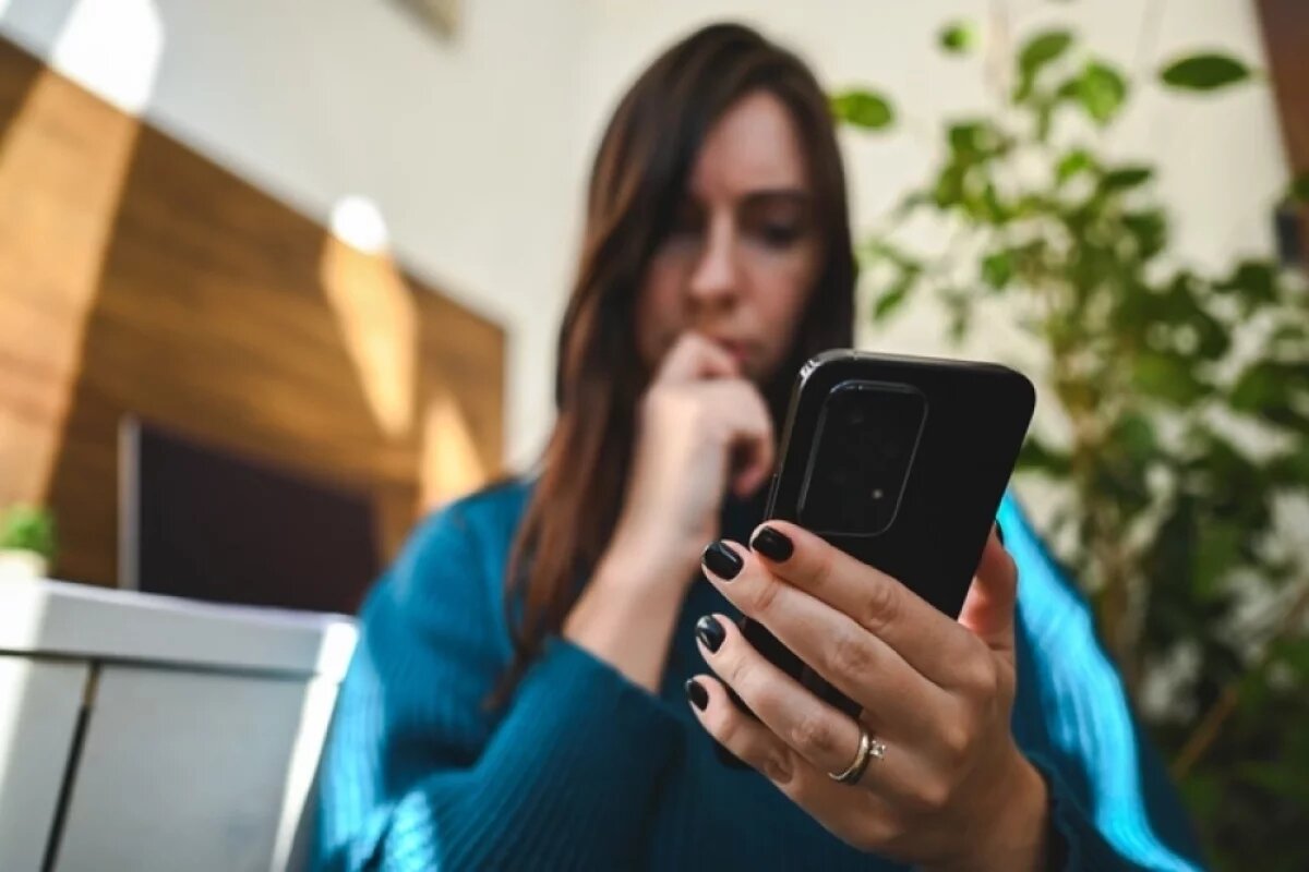    Код из смс — это прямое подтверждение того, что с вас пытаются снять деньги.