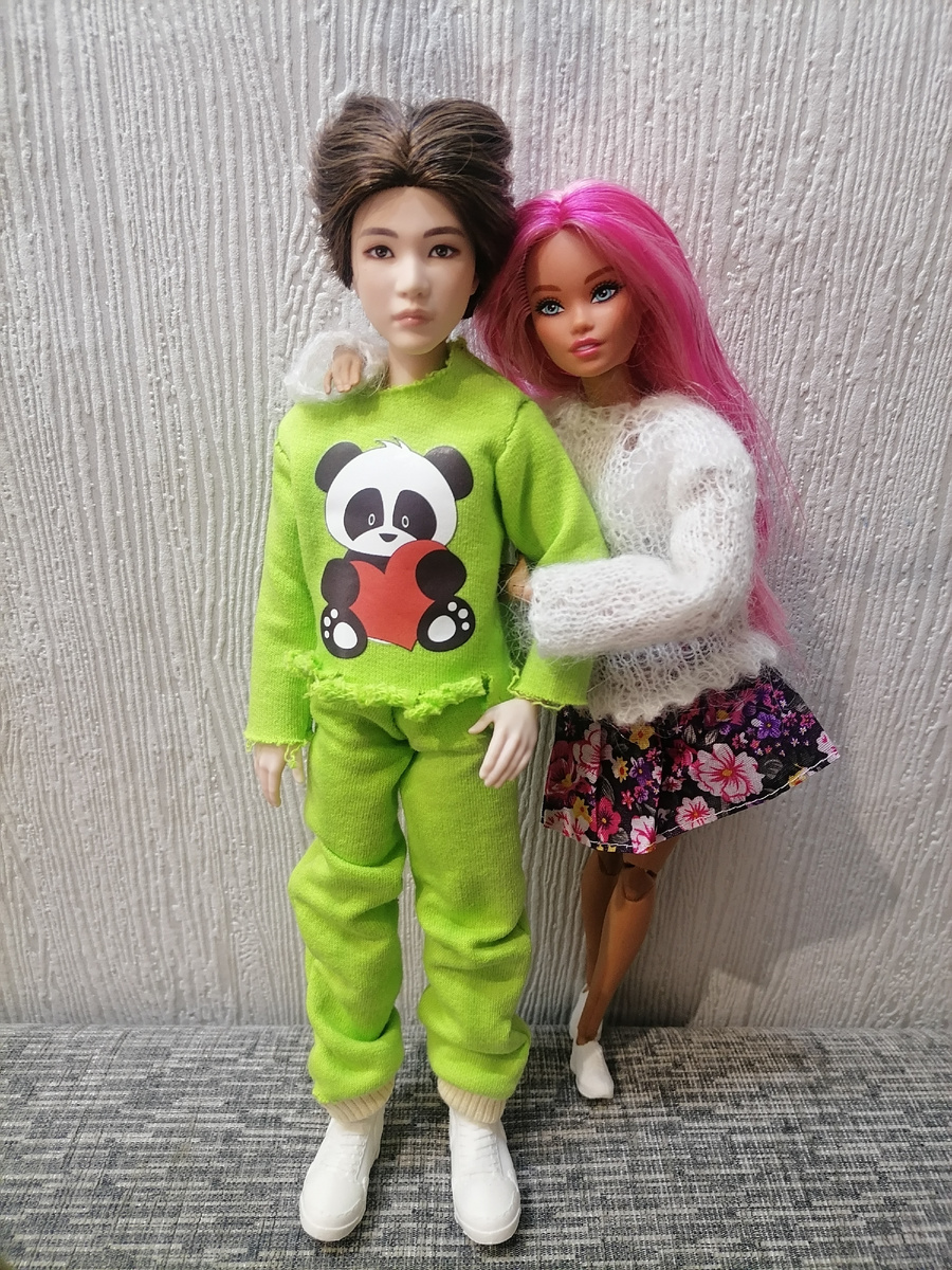 Парень только выбрался из коробки, поэтому немного растерян) 