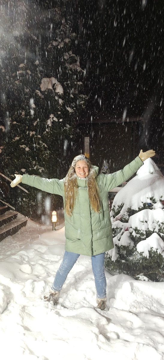 I am under the snow, not snowed under🤣