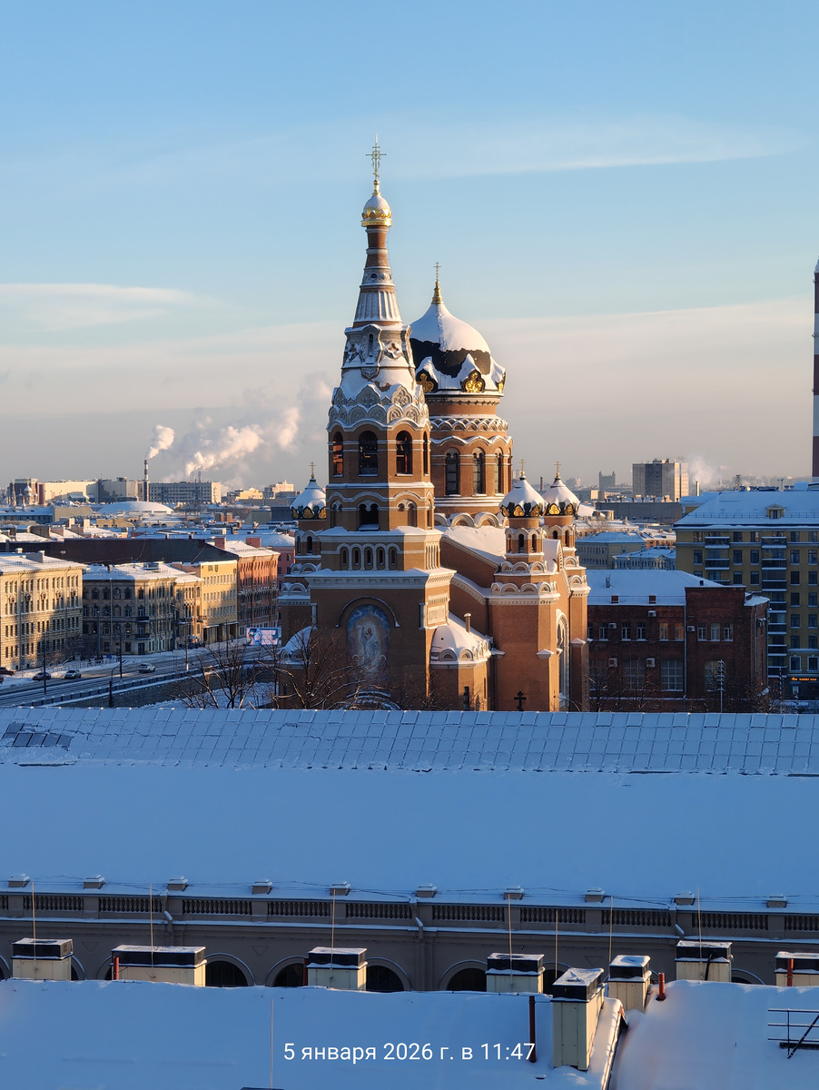 Вид из окна нашего номера. Мороз и солнце - день чудесный!