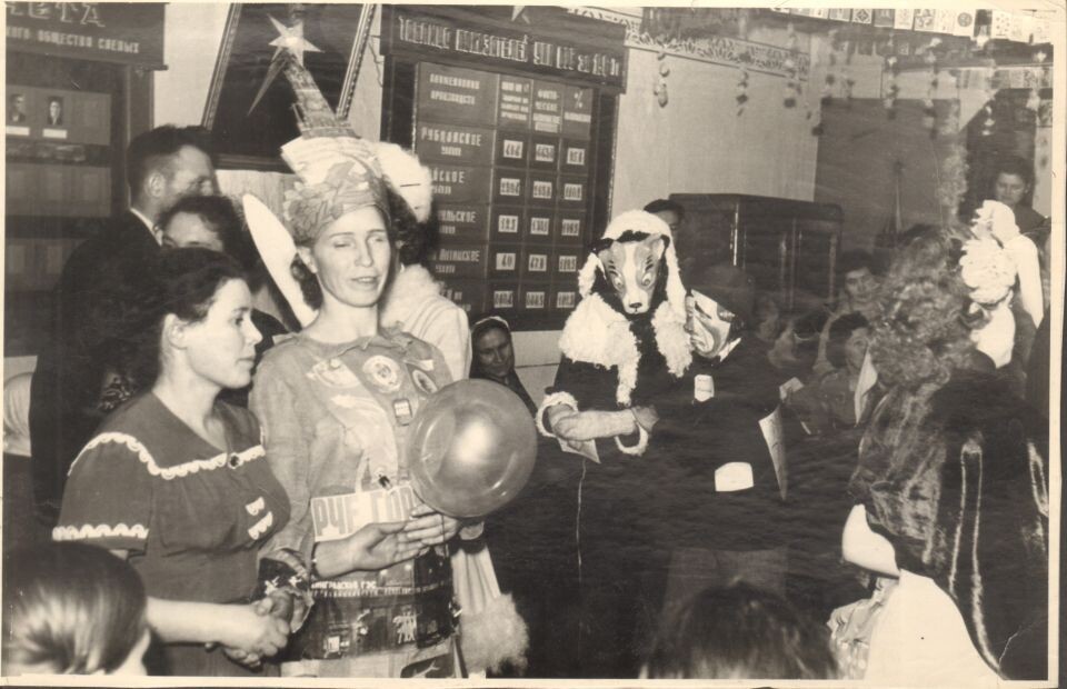    Новый год и зимние забавы в советском Барнауле. Источник: goskatalog.ru, архив АГКМ, Борисенко Л.И.