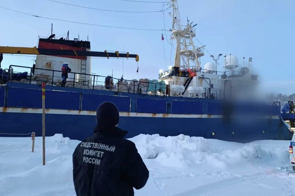   Подозреваемого задержали на судне. Фото: Восточное межрегиональное СУТ СК России