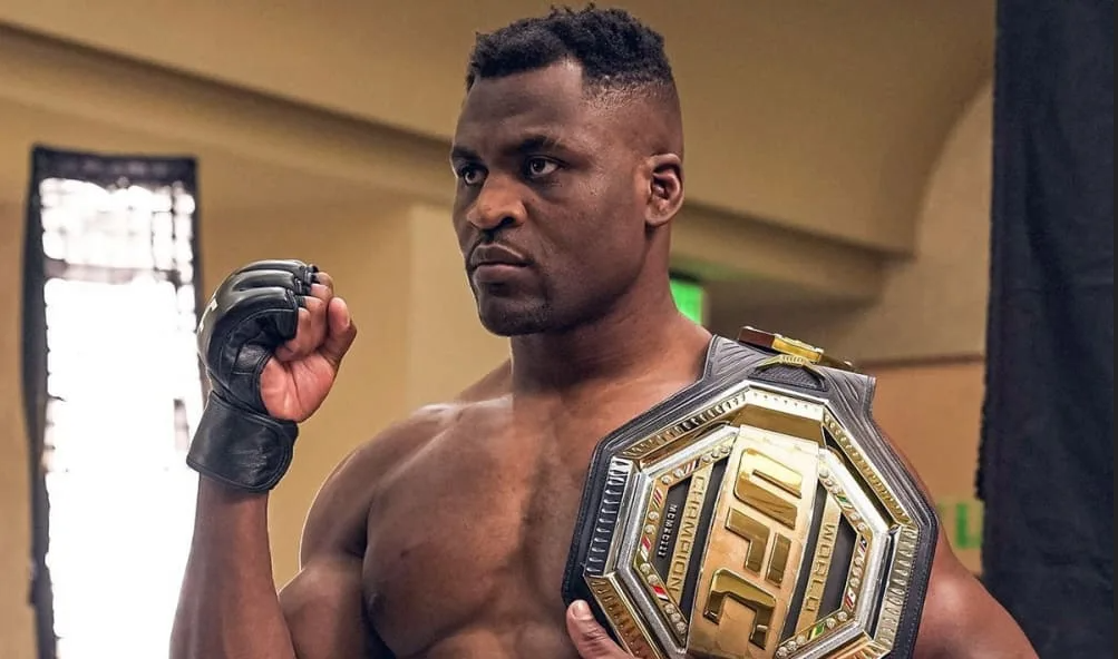 С марта 2021 по январь 2023 года Фрэнсис Нганну был чемпионом UFC в тяжёлом весе.