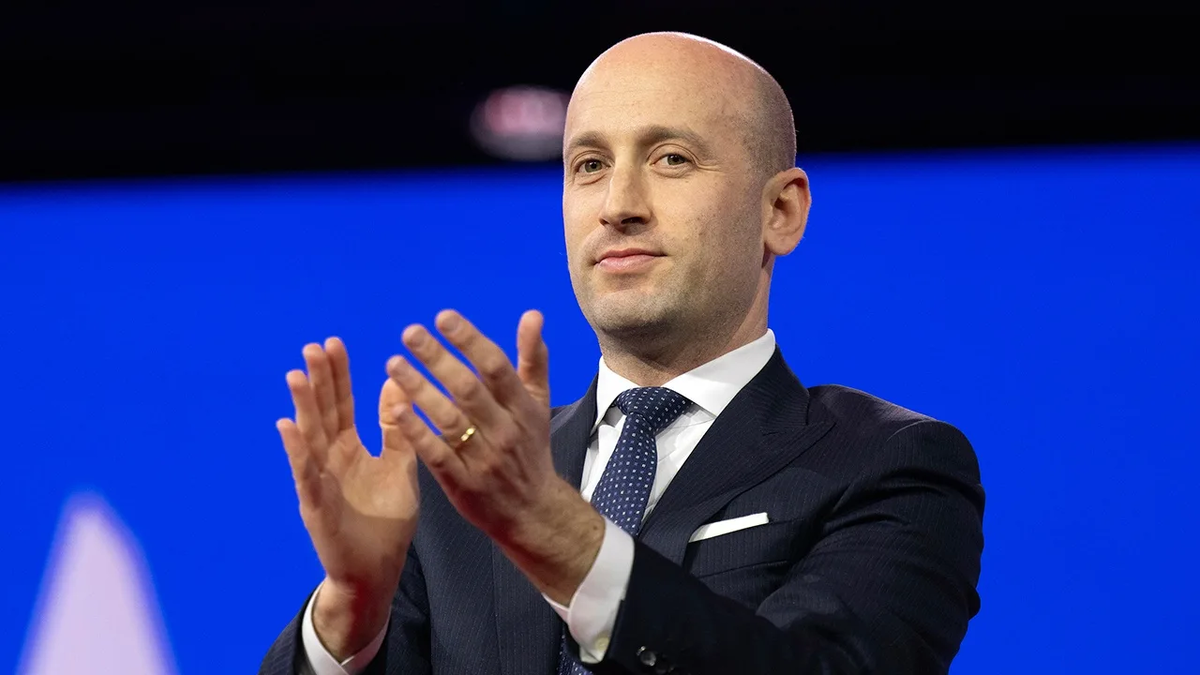 Собственно Миллер. Скандальный персонаж, кстати.