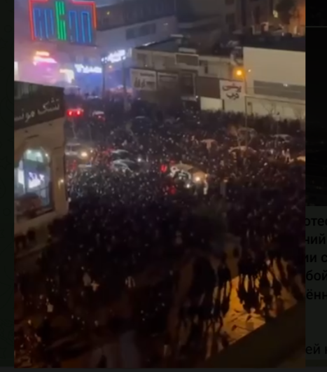    Кадр протестов. Скриншот: Телеграм-канал "ВЗГЛЯД МАКСА"