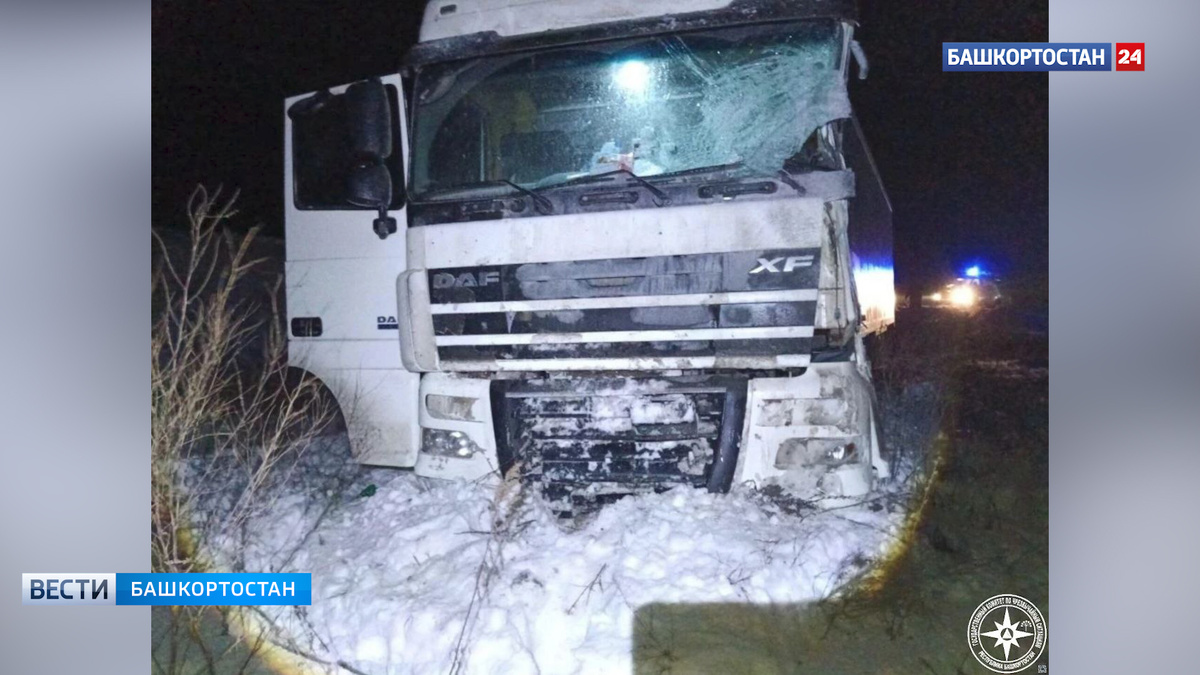    Водитель фуры слетел в кювет на трассе в Башкортостане