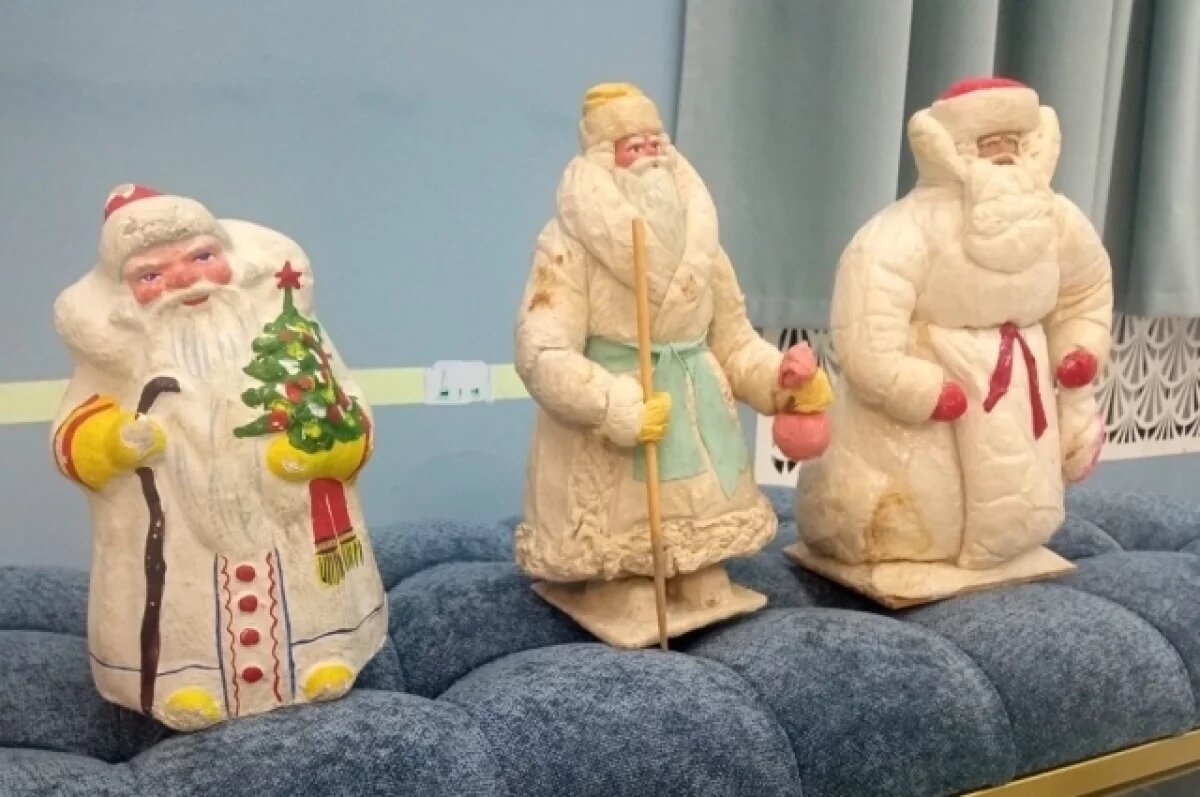    Коллекция началась с Деда Мороза.