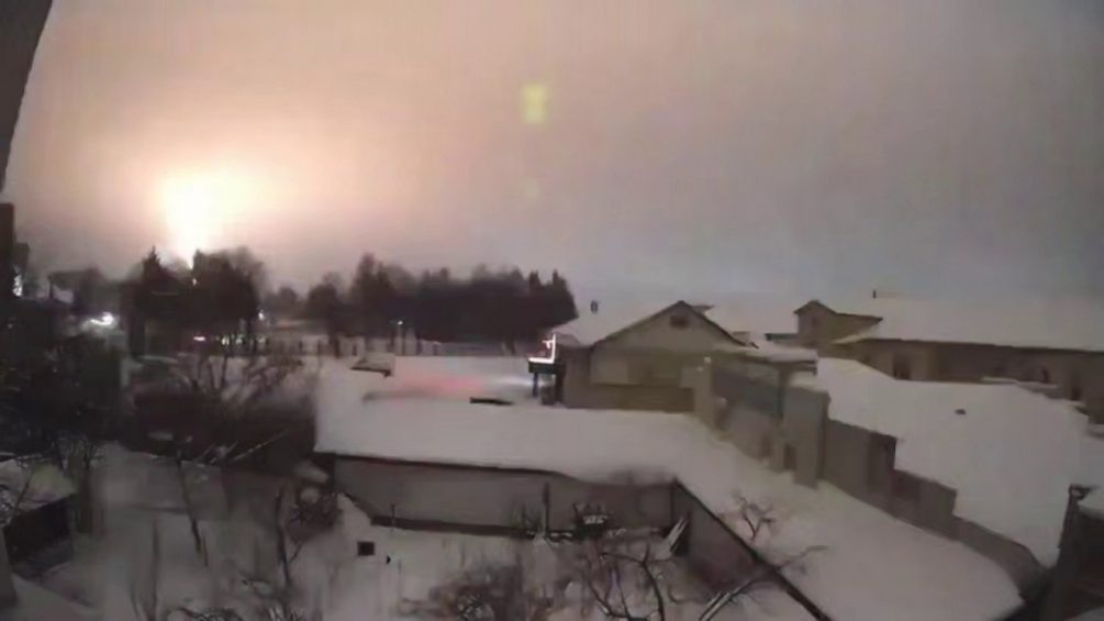    Зарево удара по львовскому ПХГ "Орешником". Фото: социальные сети