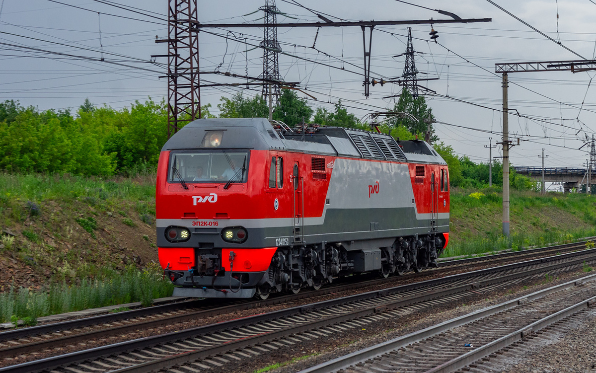 ЭП2К-016 в корпоративной окраске РЖД. Фото с сайта railgallary.ru