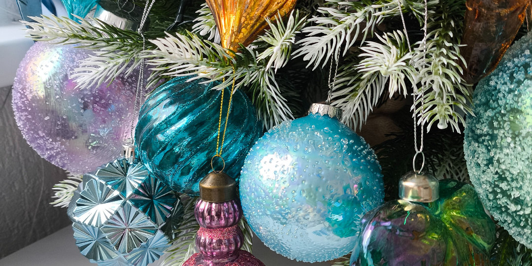 Убираем елку 8 января ежегодно. Счастливы!