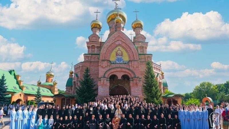    В Киеве пытаются закрыть школу при монастыре УПЦ за обучение на русском языке