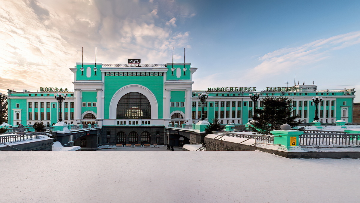 Железнодорожный вокзал «Новосибирск-Главный». Новосибирск. Фотография - www.openmainphoto.ru