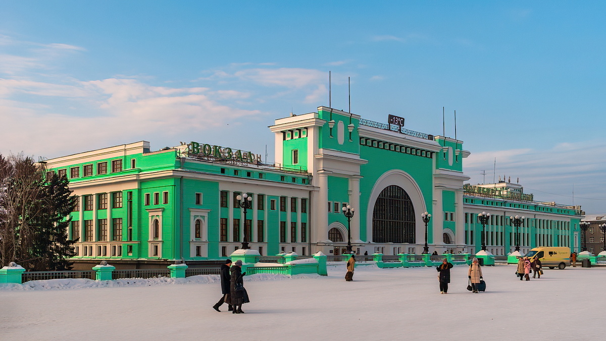 Железнодорожный вокзал «Новосибирск-Главный». Новосибирск. Фотография - www.openmainphoto.ru