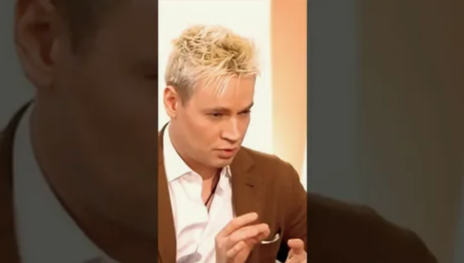 Ярослав Дронов источник кадр с перелачи YouTube