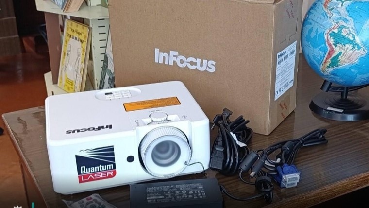    Школа в Макеевке обновила актовый зал на грант губернатора Югры