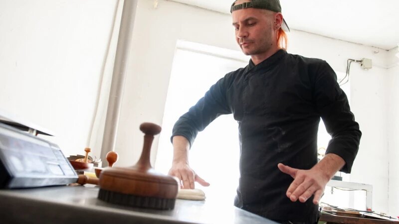     Александр Богачев и его кафе. Дмитрий Лямзин