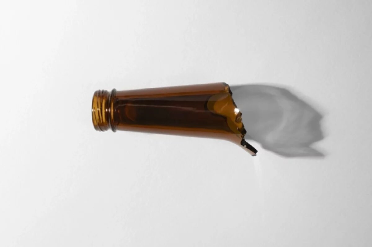    Сахалинец ударил посетителя кафе бутылкой по голове и пырнул осколком в шею