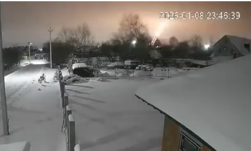 скриншот удара гиперзвуковой БРСМД из видео очевидцев