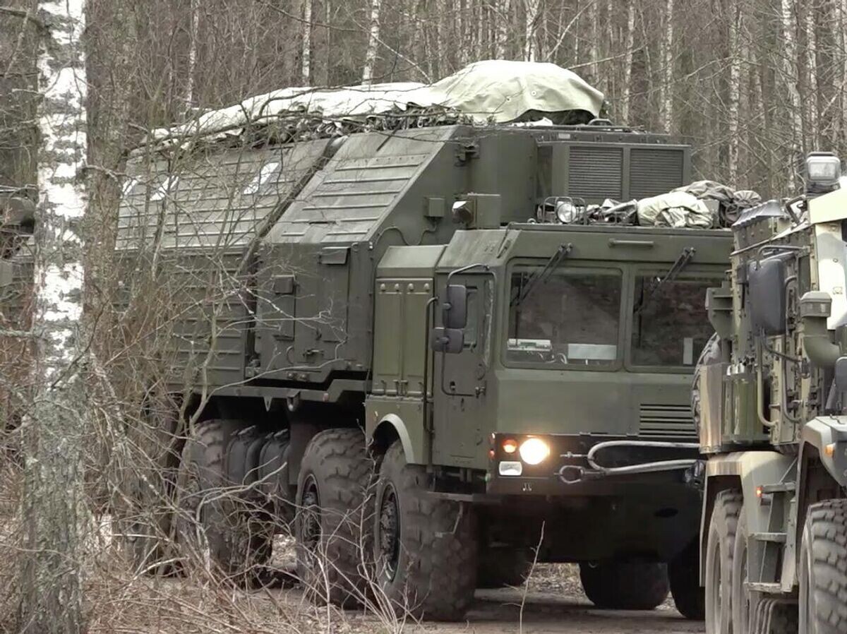    Подвижный грунтовый ракетный комплекс "Орешник" | © РИА Новости