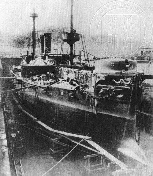 Броненосец «Динъюань» в доке на ремонтных работах