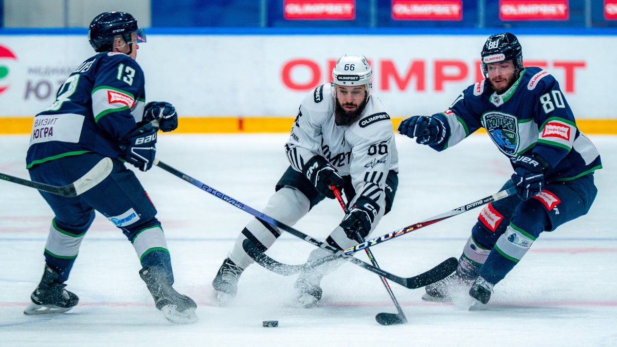    Югорские «мамонты» с отрывом обыграли ХК «Челмет» на домашнем льду