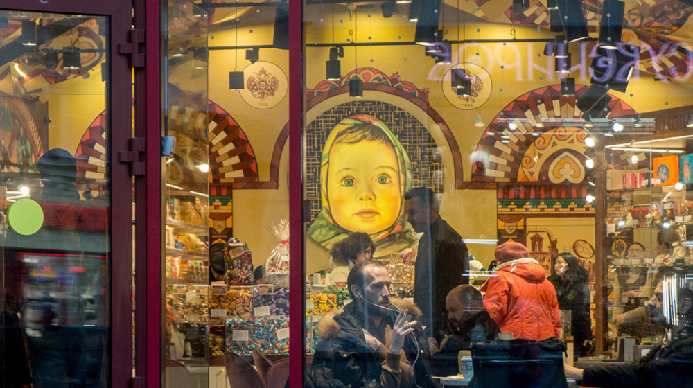    Почему китайцы стоят в очереди за русским шоколадом и мёдом