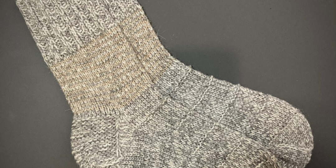 Классические вязаные носки.