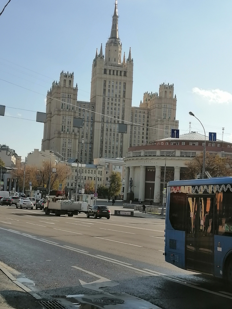 Квартира Владимира была расположена в центре Москвы. 