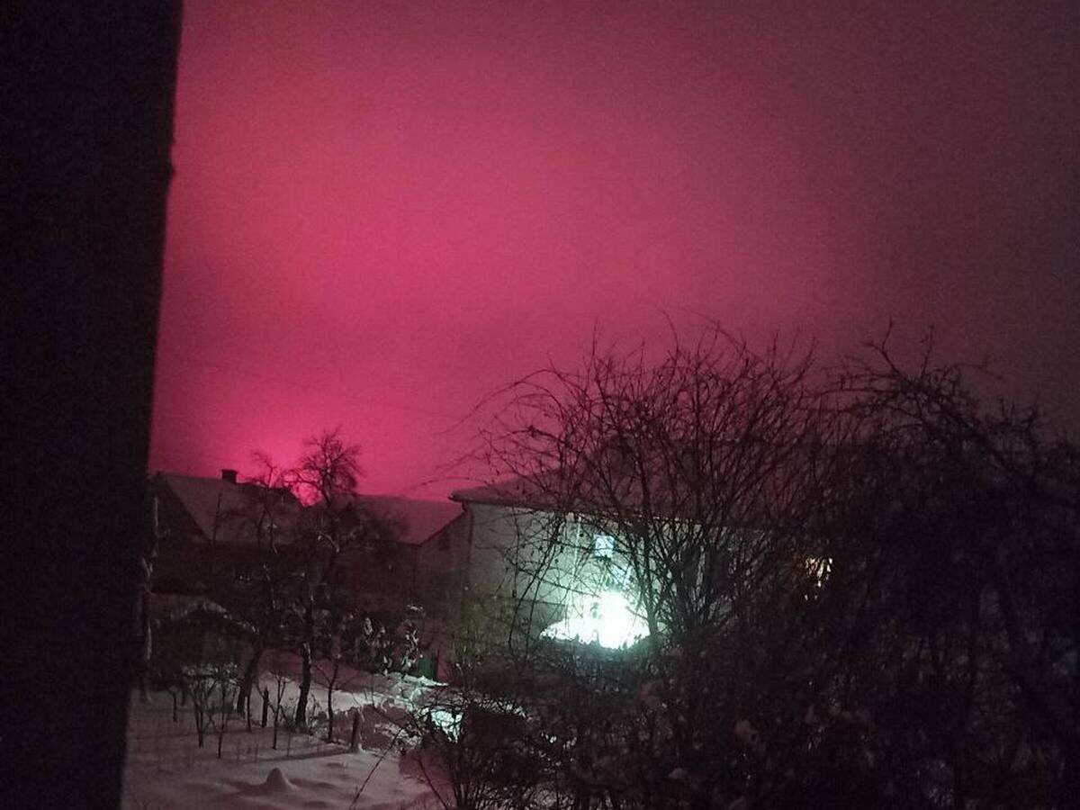    Зарево после прилёта «Орешника». Фото соцсети