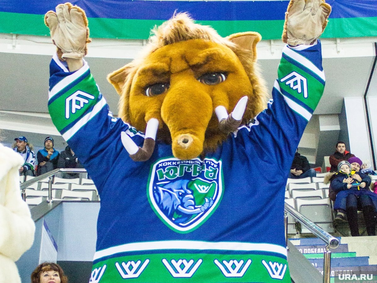     Югорские хоккеисты разгромили «Чермет»