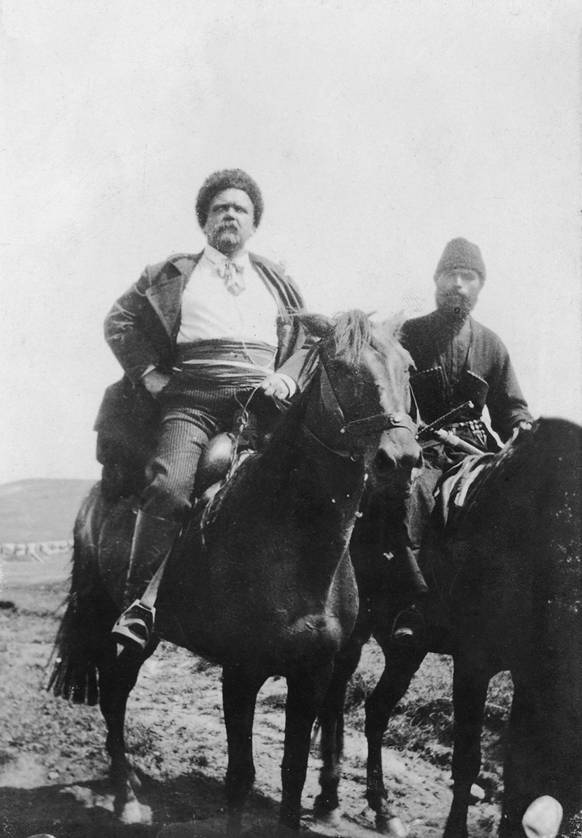    Владимир Гиляровский верхом, Кавказ, 1889 год