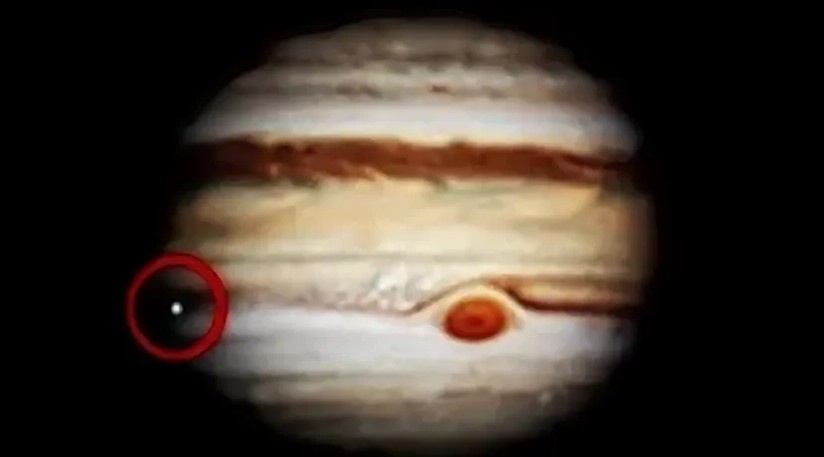 Столкновение Юпитера с кометой Шумейкера-Леви произошло летом 1994 года и стало первым зарегистрированным случаем столкновения крупного небесного тела с планетой Солнечной системы.