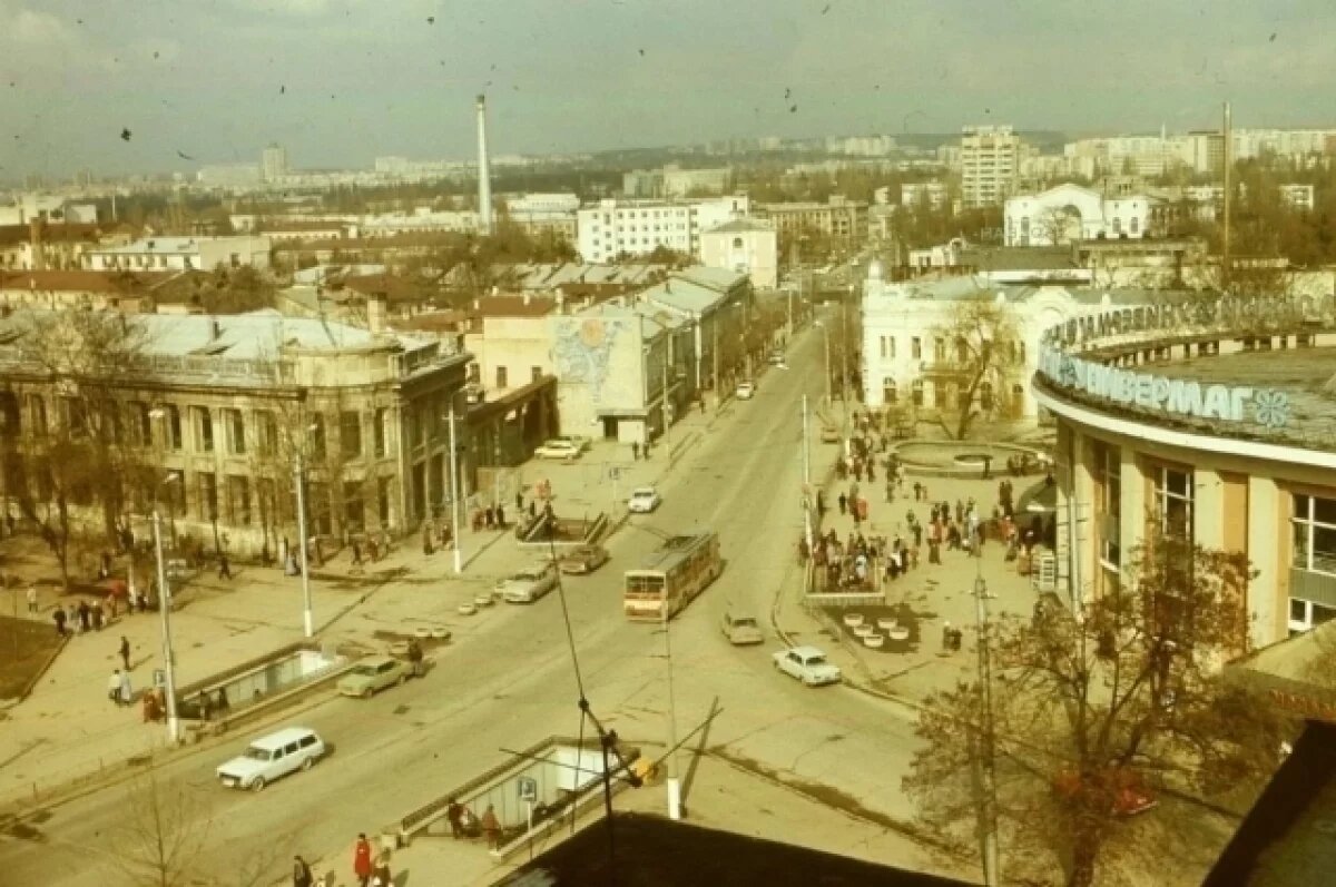    НЛО, серебро и женщина без головы.