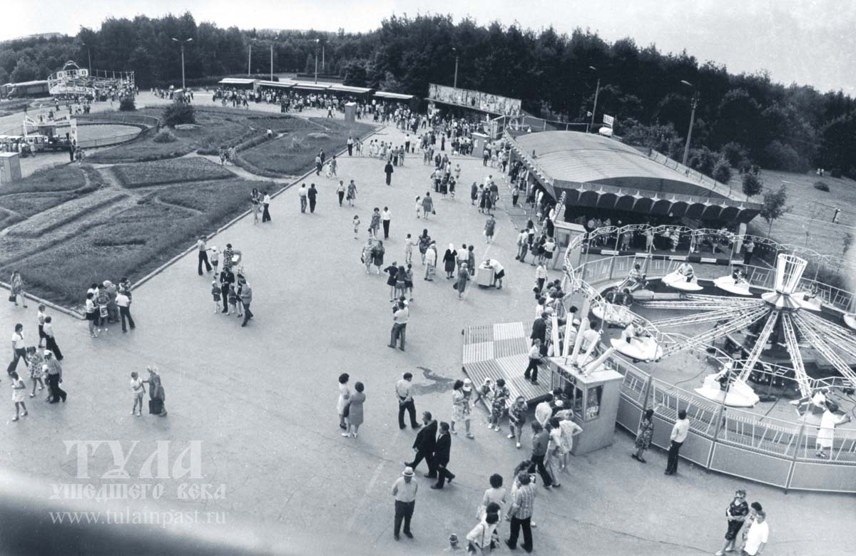 1976 год. Вид на Луна-парк с карусели. Фото Альберта Зорина