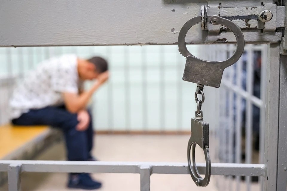    В Сыктывкаре мужчина устроил драку с двумя посетителями бара и попал в полицию Мария ЛЕНЦ