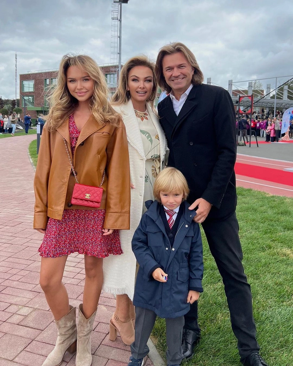 Дмитрий Маликов с женой, дочерью Стефанией и сыном Марком.