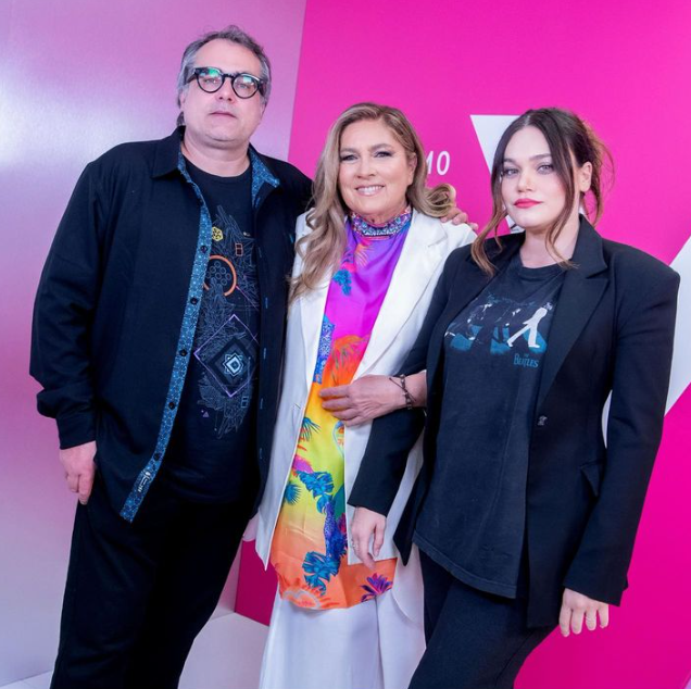 72-летняя Ромина Пауэр с детьми: сыном Яри и дочерью Роминой