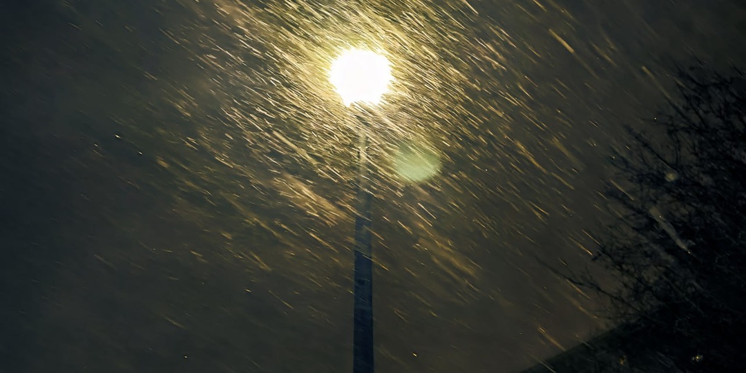 "Свет рассекает тьму на атомы