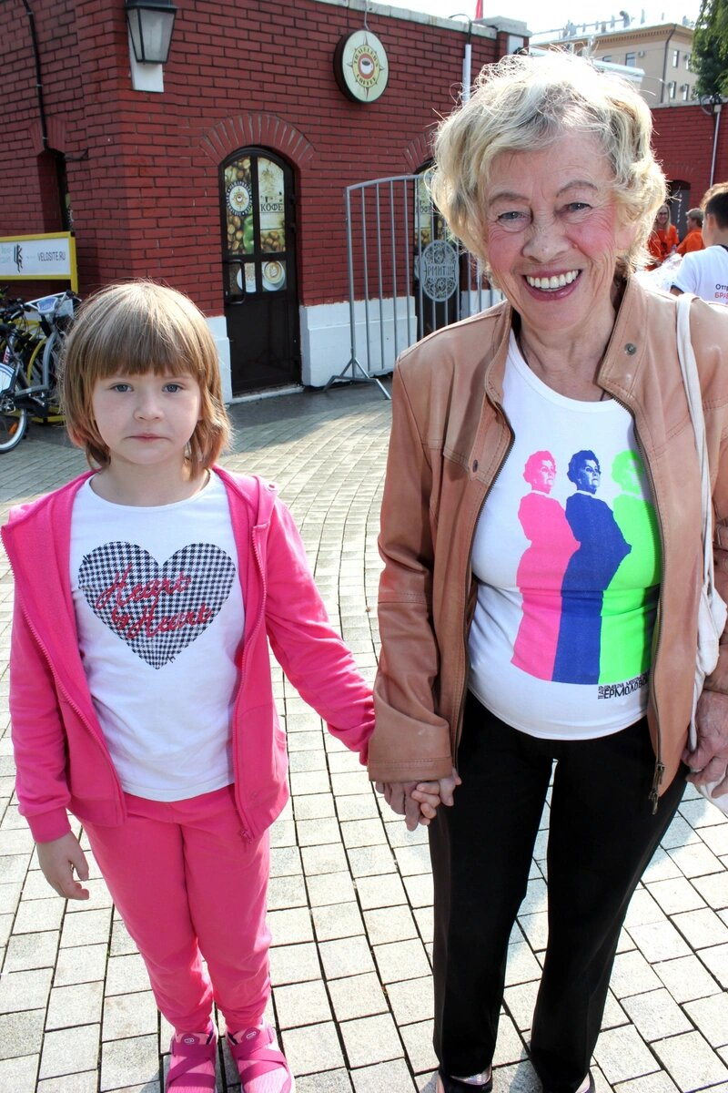 Александра Назарова с внучкой Сашей