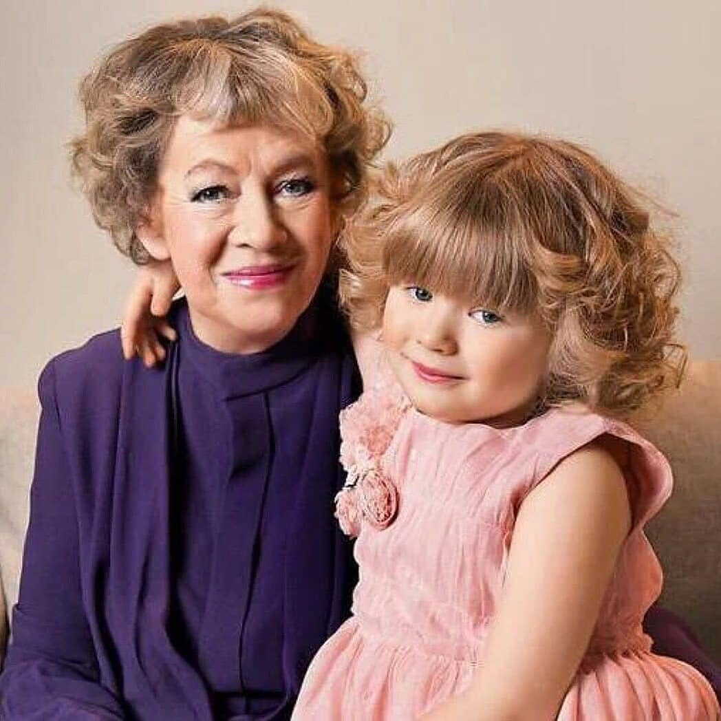 Сначала Александра Назарова одна воспитывала сына, затем - внучку