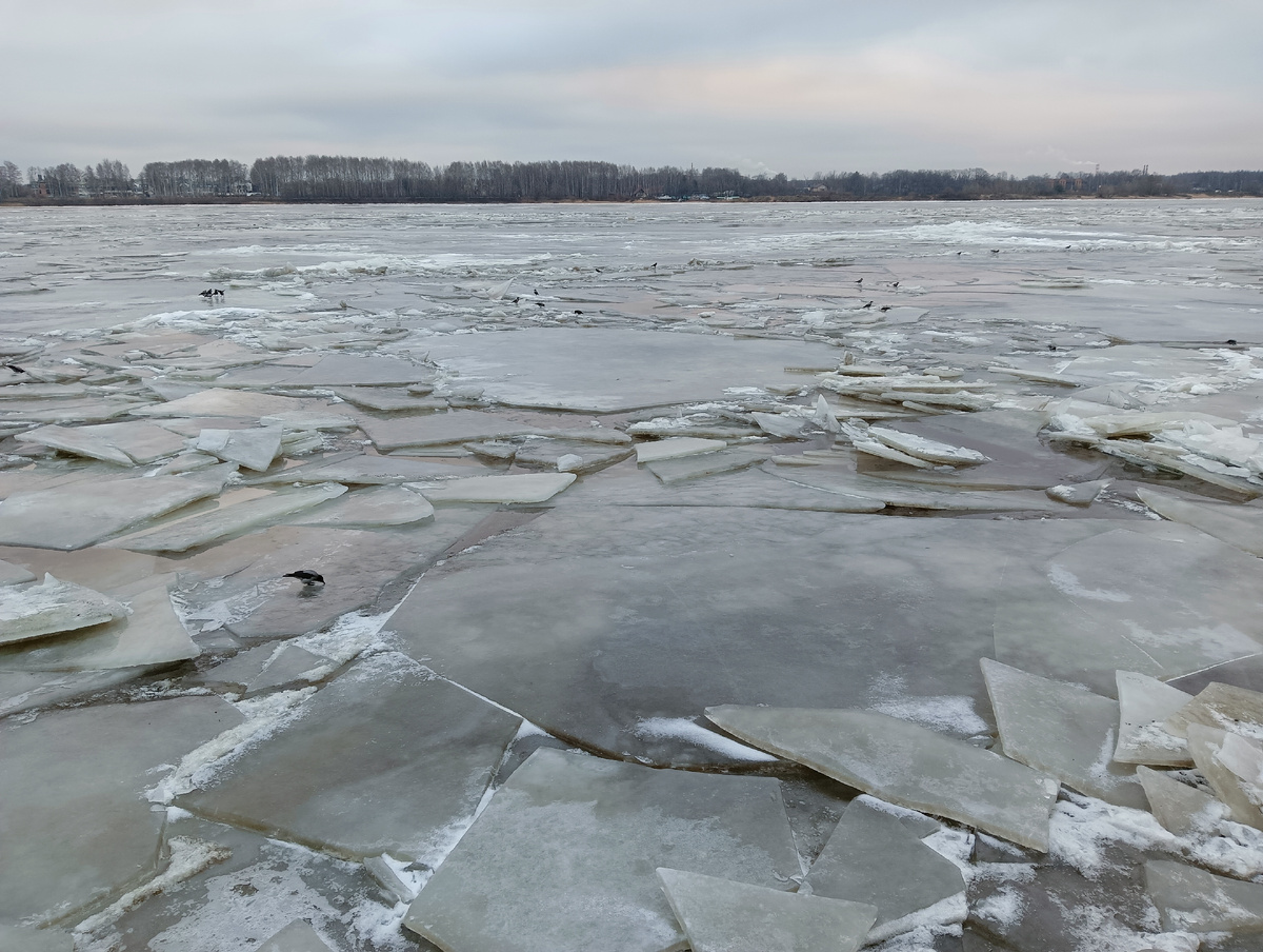 Раскинулась Волга ширОко...