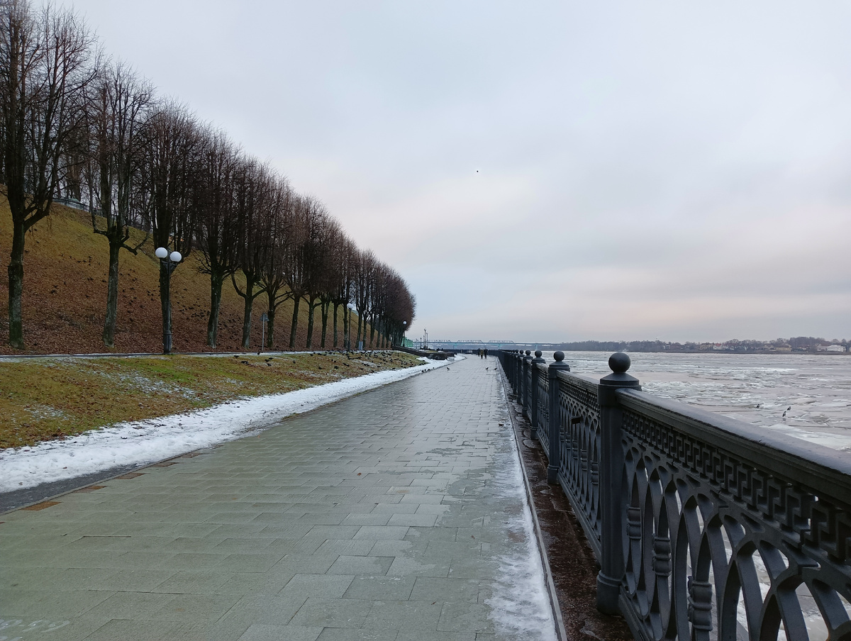 Вдоль по набережной Волги я пройдусь 