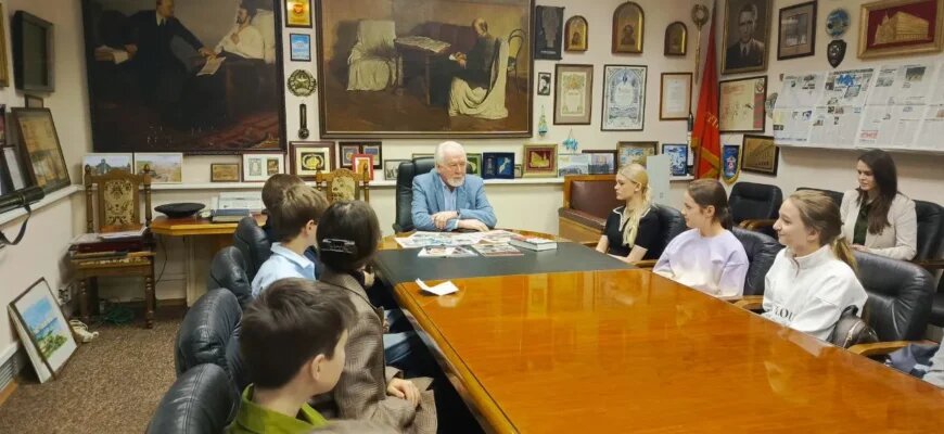 Главный редактор "Московского комсомольца" Павел Гусев и домжуровцы.