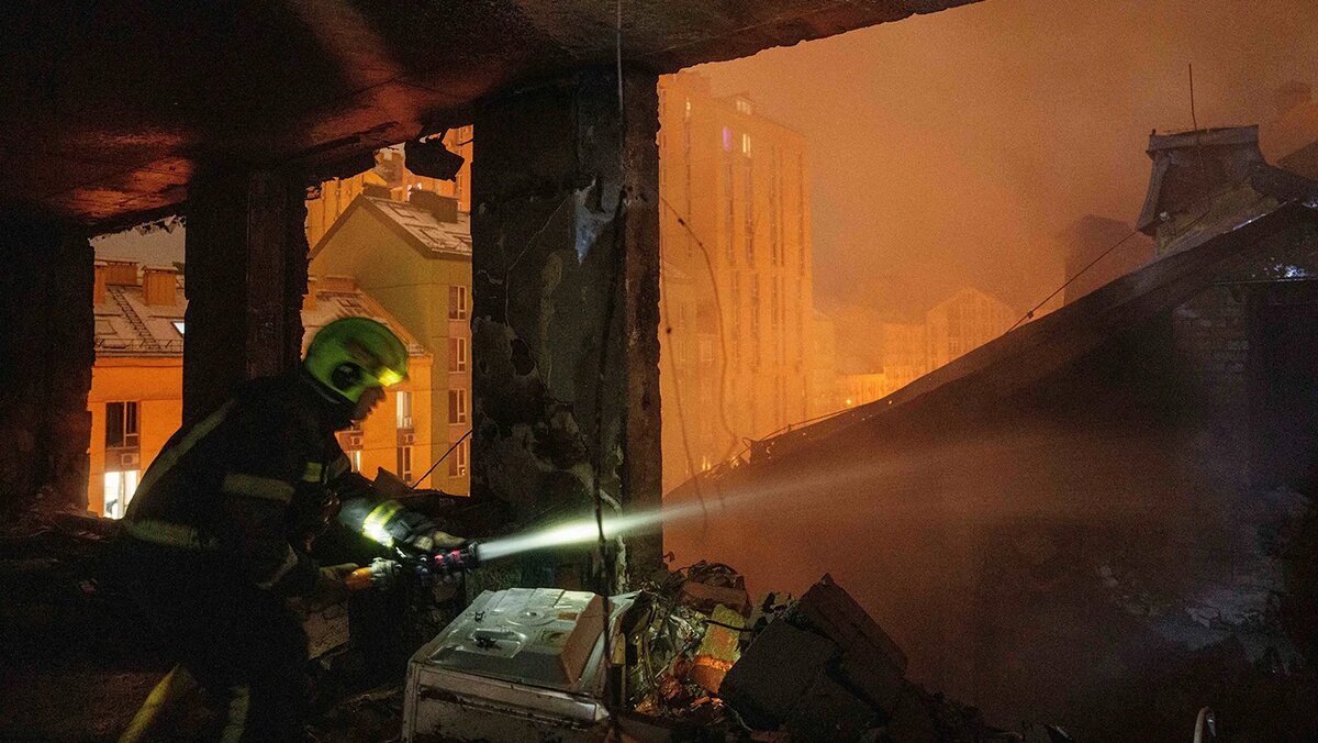   Evgeniy Maloletka / AP