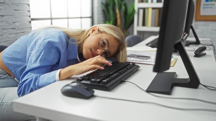 Скоро нужно будет выйти на работу. Первый рабочий день 2026 года — это будет трудно, не правда ли? Обложка © Shutterstock / FOTODOM / Krakenimages.com