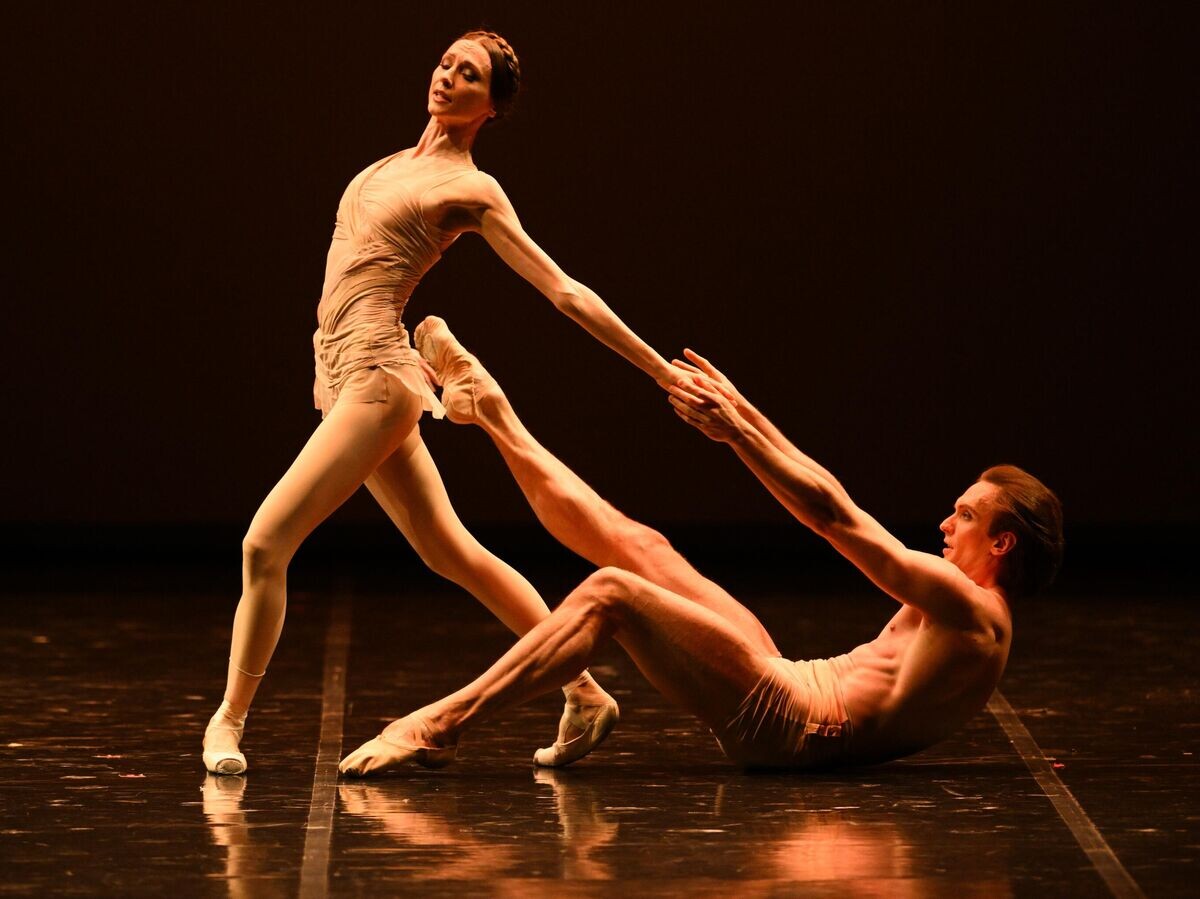    Народная артистка России, прима-балерина Большого театра России Светлана Захарова, премьер Большого театра России Артемий Беляков исполняют дуэт из балета "Караваджо" | © РИА Новости / Александр Кряжев